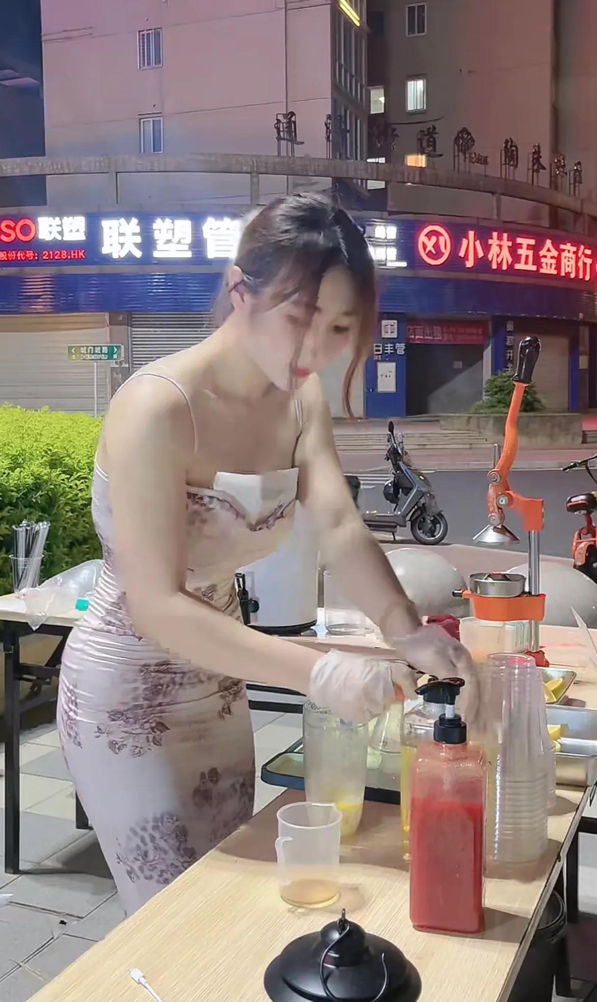 今年形势不好，
很多打工人，
要么拿大礼包走人，
要么自己的绩效撑不下去，自己辞