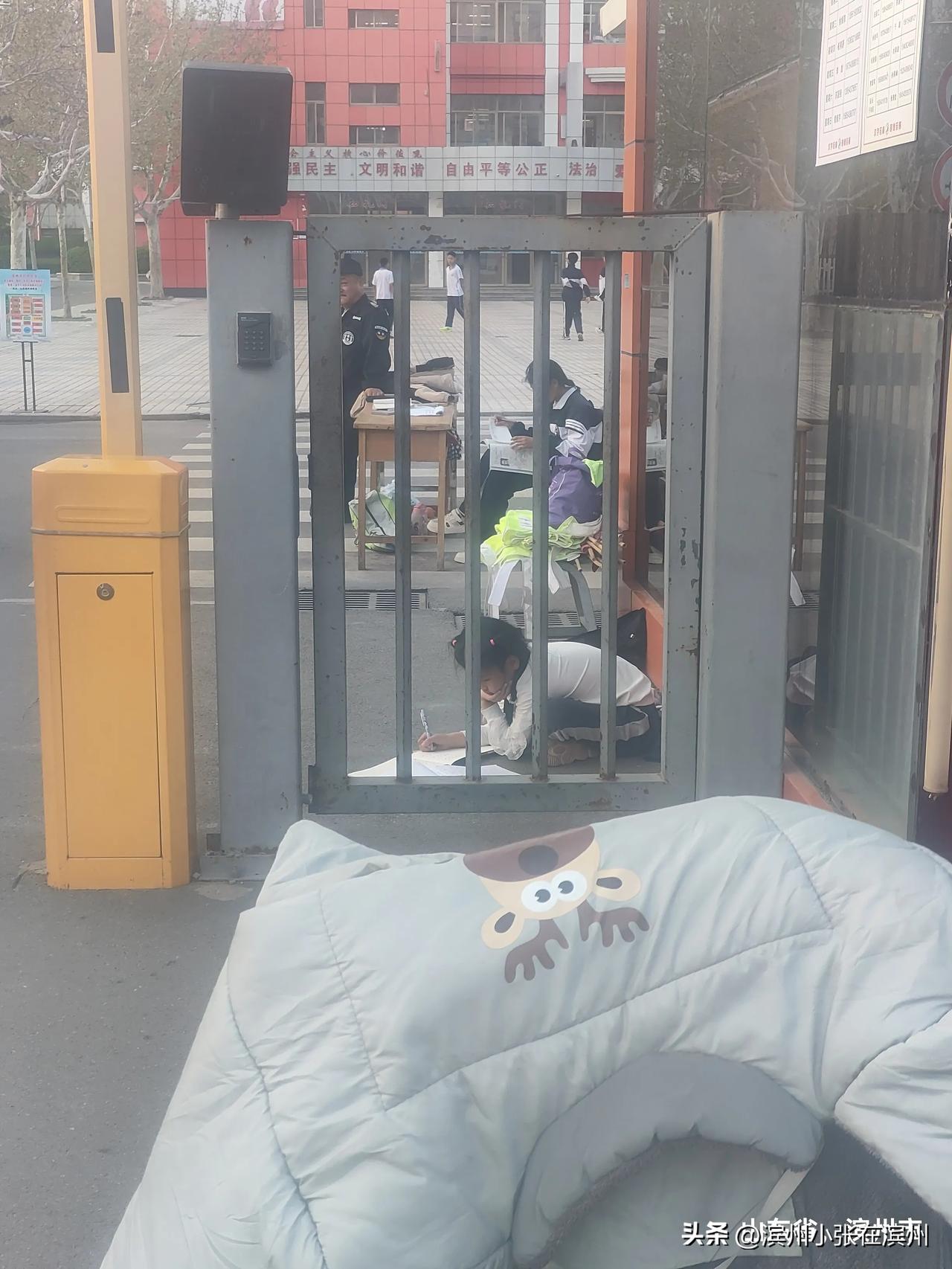 这是谁家的孩子？这是什么父母教育的好孩子，咋这么好呢[赞][赞][赞]