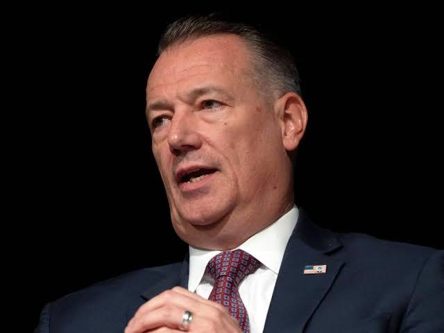 明尼苏达州的一名联邦法官已下令美国移民及海关执法局代理局长托德·莱昂斯于本周五出