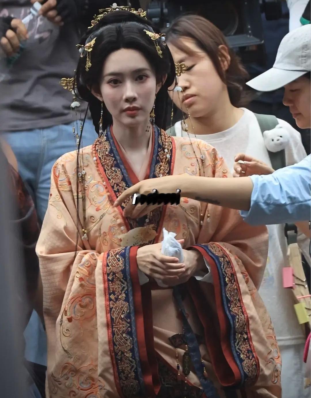 没有打光孟子义真的没法看原形毕露了 