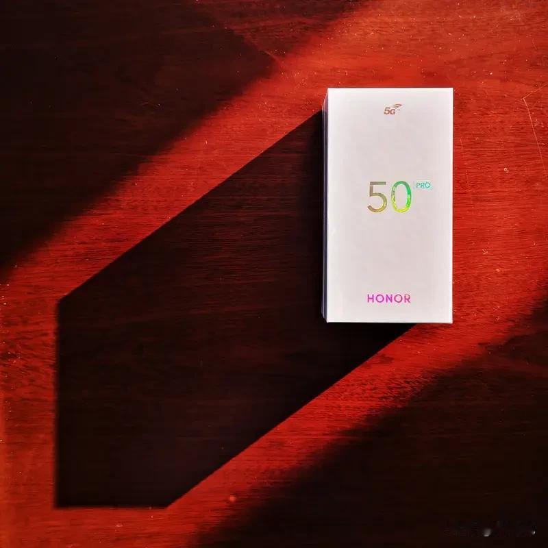 荣耀600系列发布：8600mAh“续航巨无霸”2294元起，直击价格敏感用户 