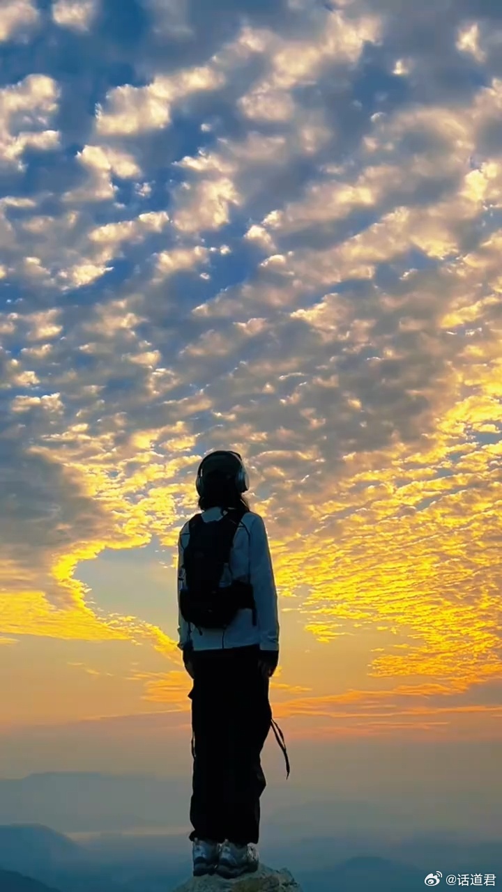 明知夕阳留不住，却将心事赋黄昏。如若再回初见时，只看黄昏不看人 