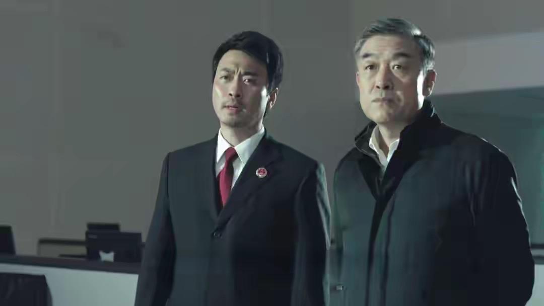 《人民的名义》中，抓捕丁义珍的时候，季昌明为什么非要向省委汇报？

这个问题问到