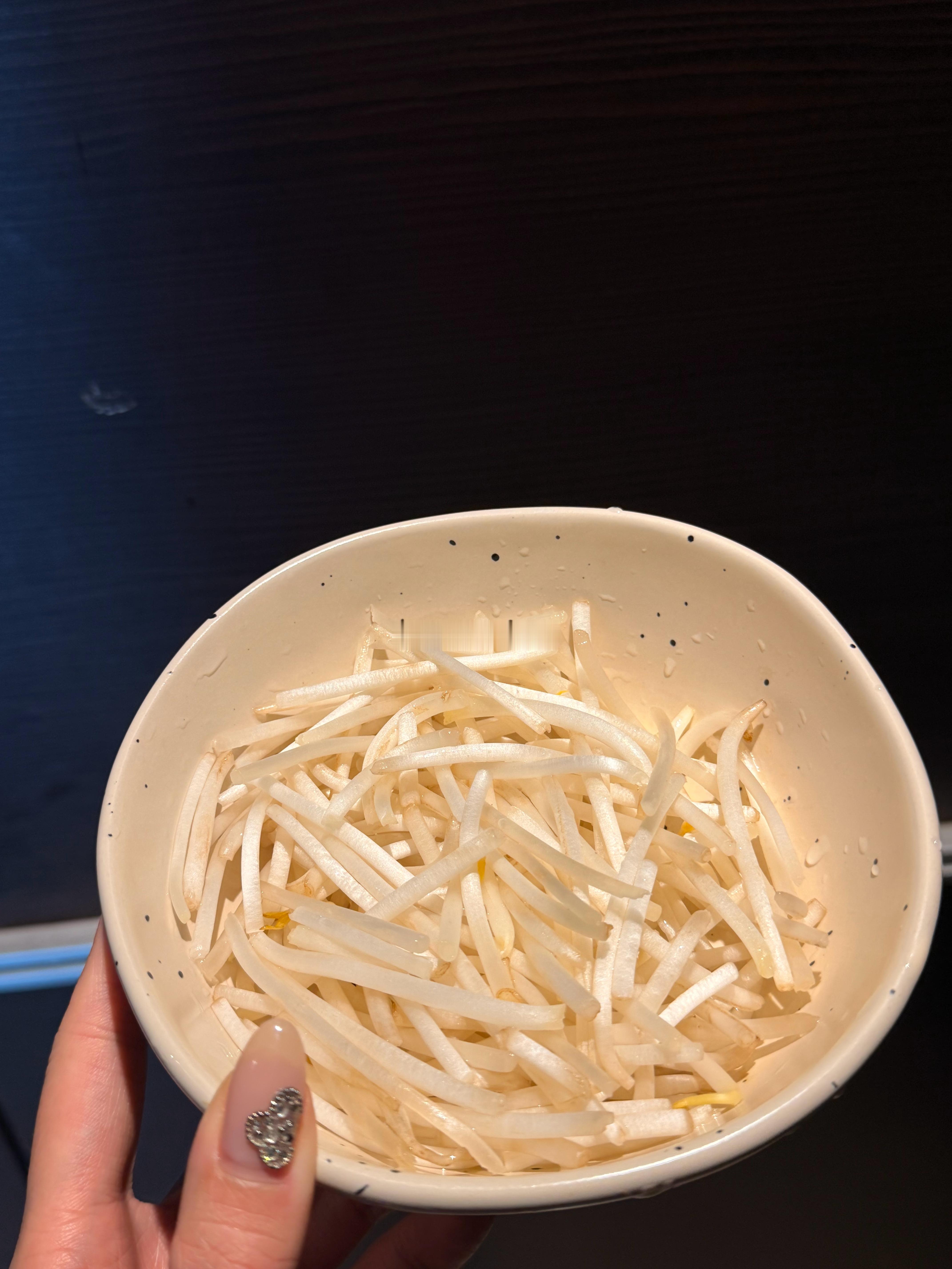 没想到有一天，我居然爱上了做家务……把家里收拾干净，把碗碟一个个洗好，真的很有成