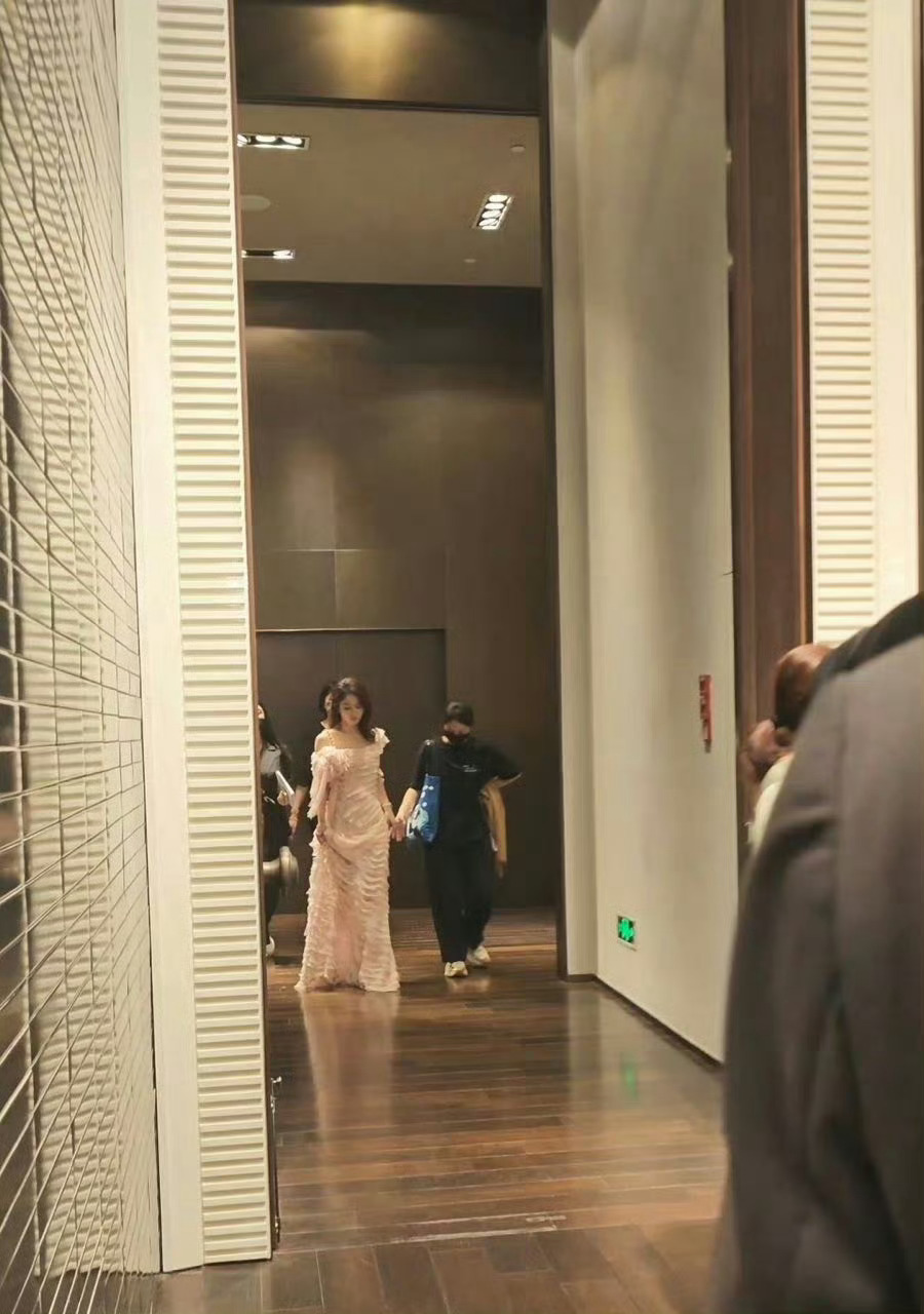 #赵丽颖工作室又不出图#  赵丽颖工作室又不出图[疑问]#赵丽颖 赵满楼# ​​