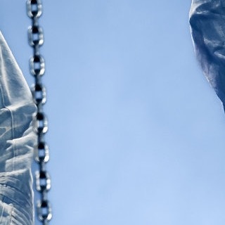 青春是一个不可思议的伟大力量。它催发着青年人的躯体，启迪着他们的智慧。同时它也灌