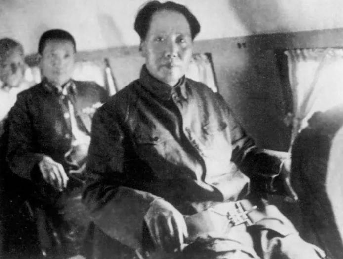 一九四五年 8 月 28 日，这一天注定载入史册！毛主席偕周总理、王若飞，在张治