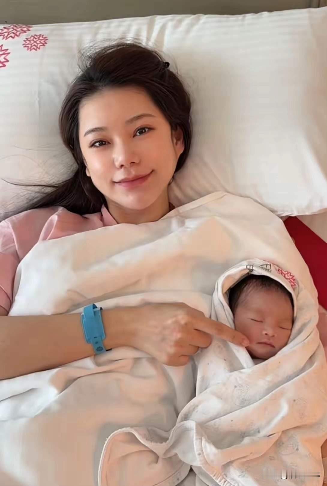 生儿子像妈妈就是命好！大家觉得呢？生女儿一定要像爸爸！