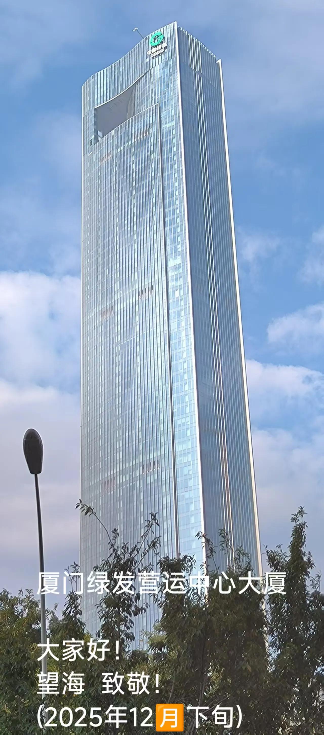 上联:琴棋书画门门晓
下联:刀枪剑戟样样通
横批:十全十美