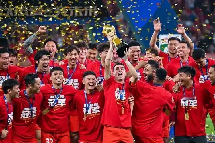 海港明天会不会重登联赛榜首吗？只要打平就可以！因为根据赛程海港主场对阵河南比赛将