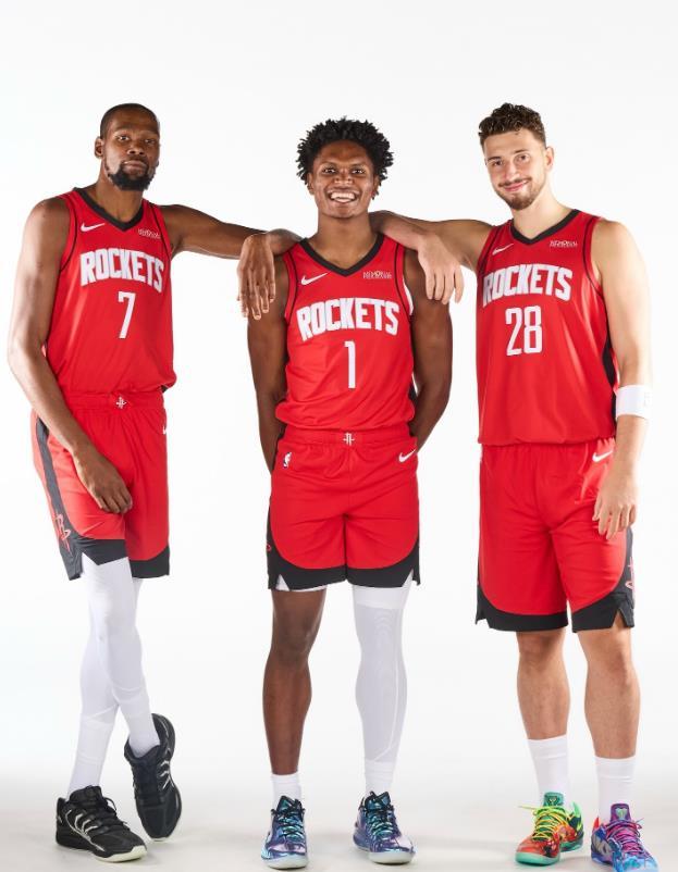 今天NBA方面公布了上周的最佳球员，东部的最佳球员是凯尔特人队的前锋杰伦·布朗，