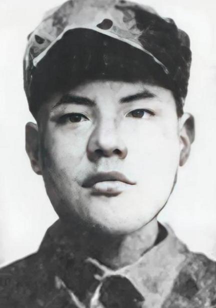 1943年，仅25岁的八路军科长被俘，日军把他带到华丽住所，还找来美娇娘与他同房