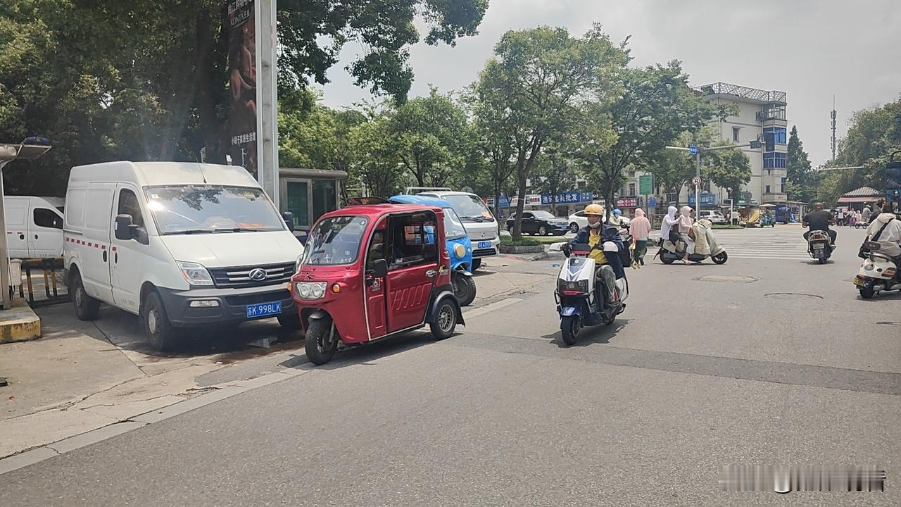我觉得以后房价别想着疯涨暴涨啦，普涨时代彻底拜拜，妥妥两极分化、冰火两重天！
扬