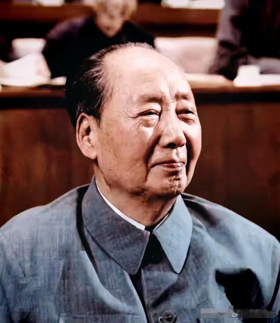 伟大的领袖，优雅的坐姿，经典的手势