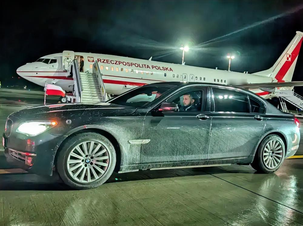 拉脱维亚此番操作，伤害性不大，侮辱性却极强！

据报道，波兰总统到访拉脱维亚，拉