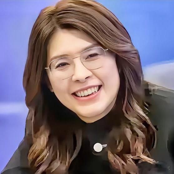 头条上又有作者说：国民党里“藏”着三个“智慧”型的女人……还问：大家喜欢谁？
