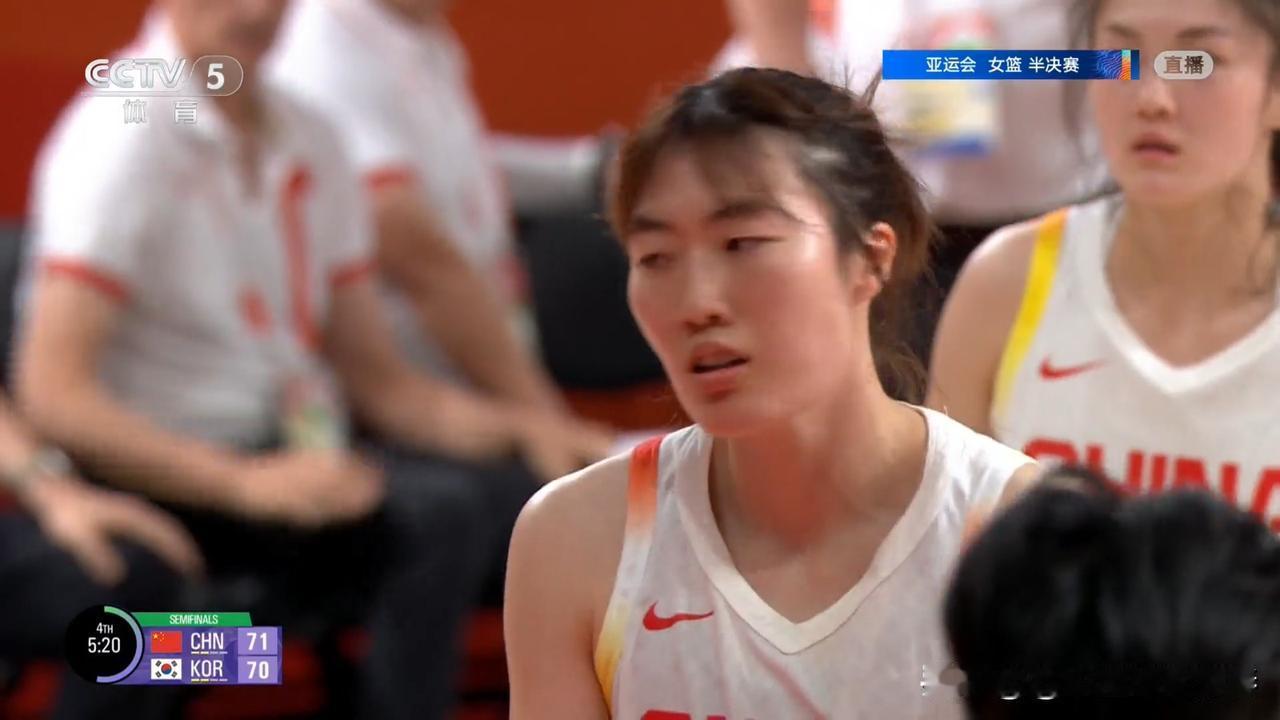 中国女篮罗欣棫真真太积极了！

今天下午，亚运会女篮半决赛，中国女篮对阵韩国女篮