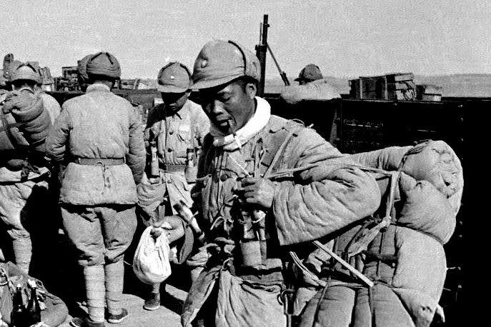 1948年，淮海战役（徐蚌会战）期间的国军历史影像！
脱下军装，大概率双方都是农