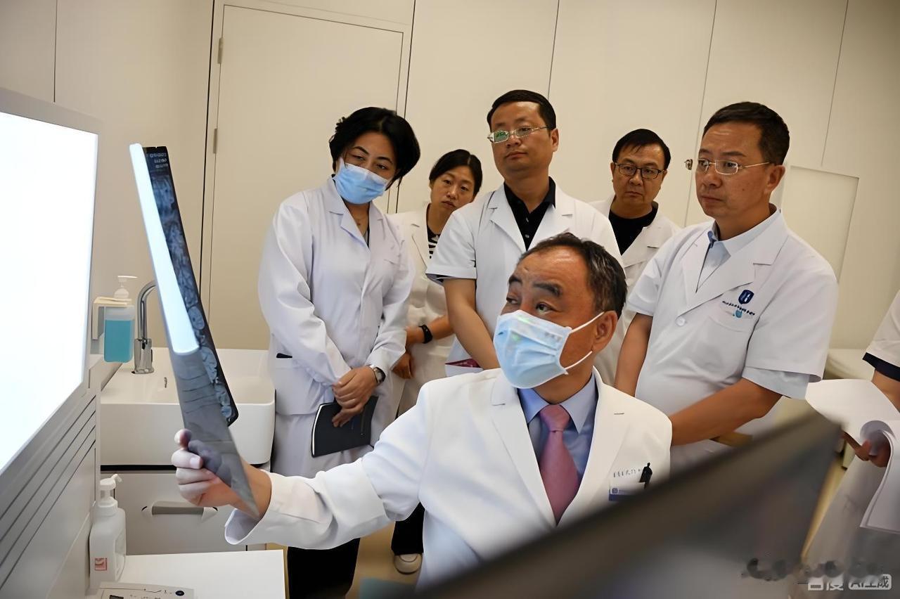 王玉平教授，首都医科大学宣武医院神经内科主任医师、教授、博士研究生导师，现任首都