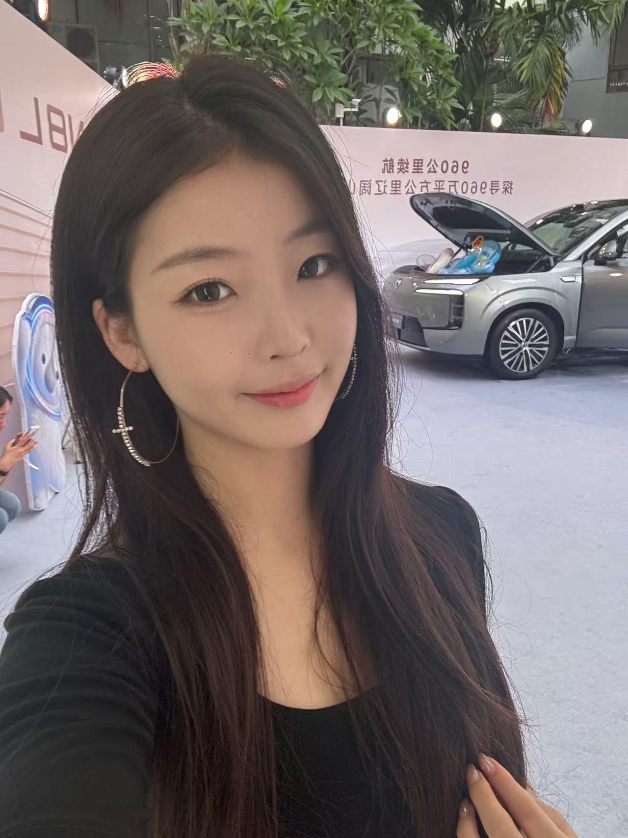 家人们！腾势N8L发布会现场打卡谁懂啊！已经开始疯狂脑补全家坐大六座出游的快乐期