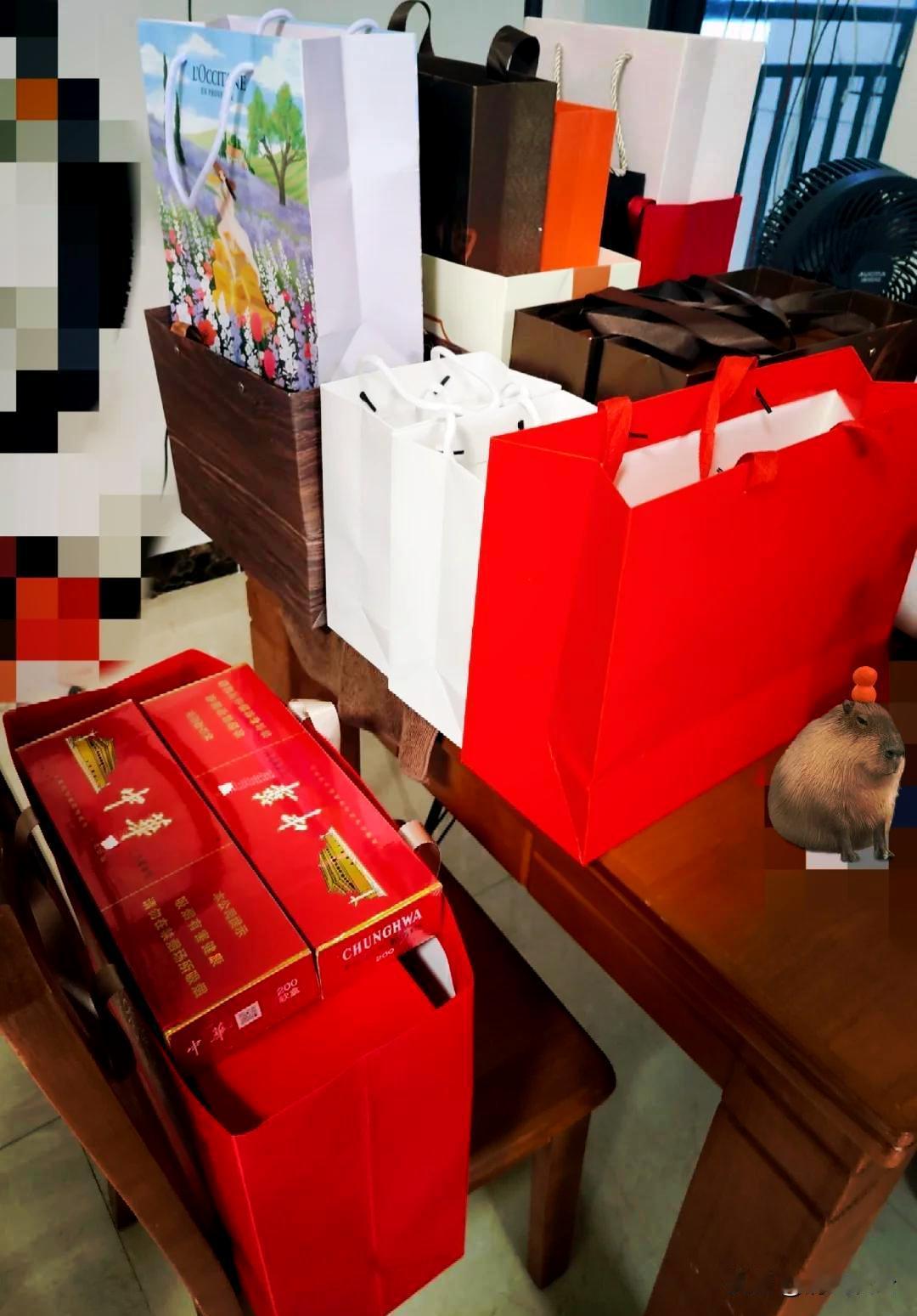 今年过年妹妹的男朋友成了邻居说笑的对象！
今年妹妹谈了个男朋友，年前来了我们家一