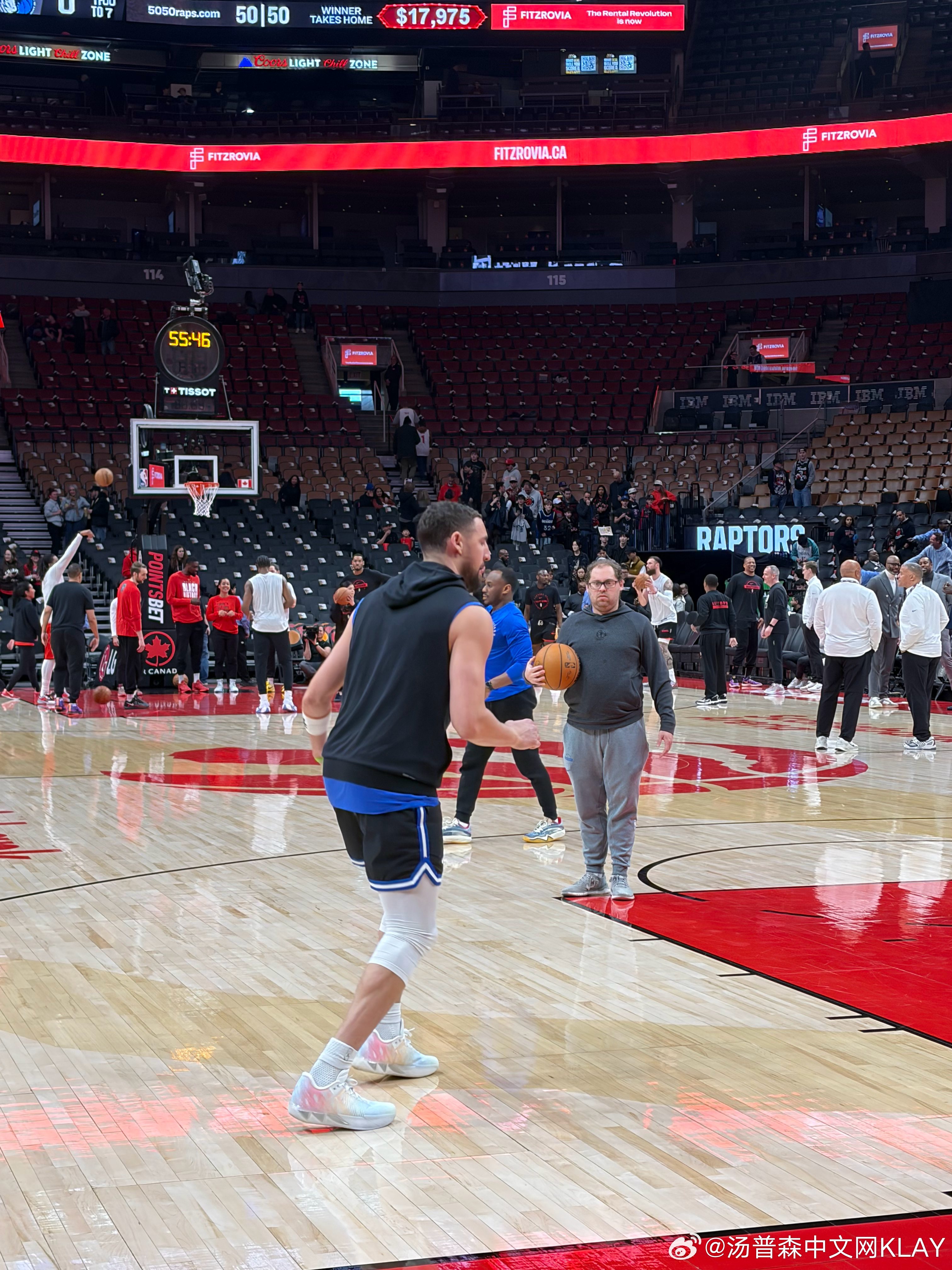 你汤来了，人气很高，全场都沸腾了独行侠vs猛龙