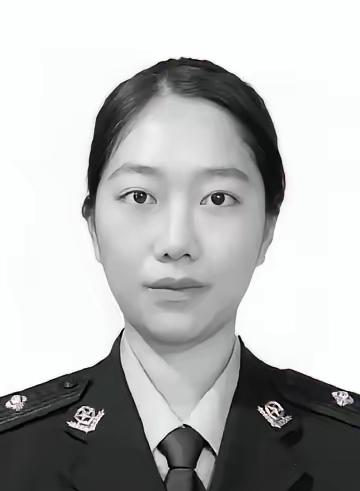 唐立俐，女，1997年出生（牺牲于2020年，年仅23岁），生前系成都铁路公安局