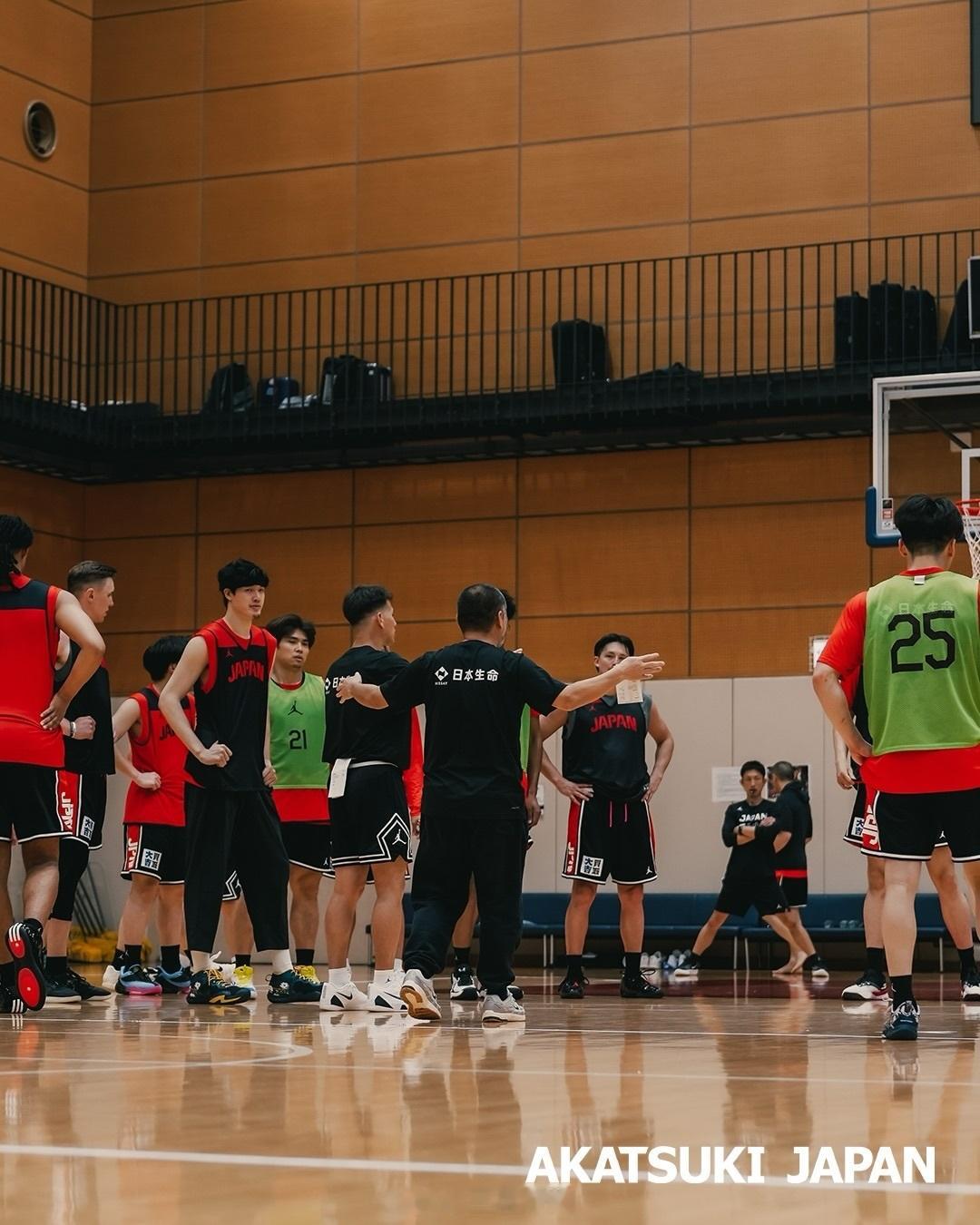 中国男篮中国男篮 日本男篮6月18日开始集训，重返国家队的比江岛慎已经加入。距离
