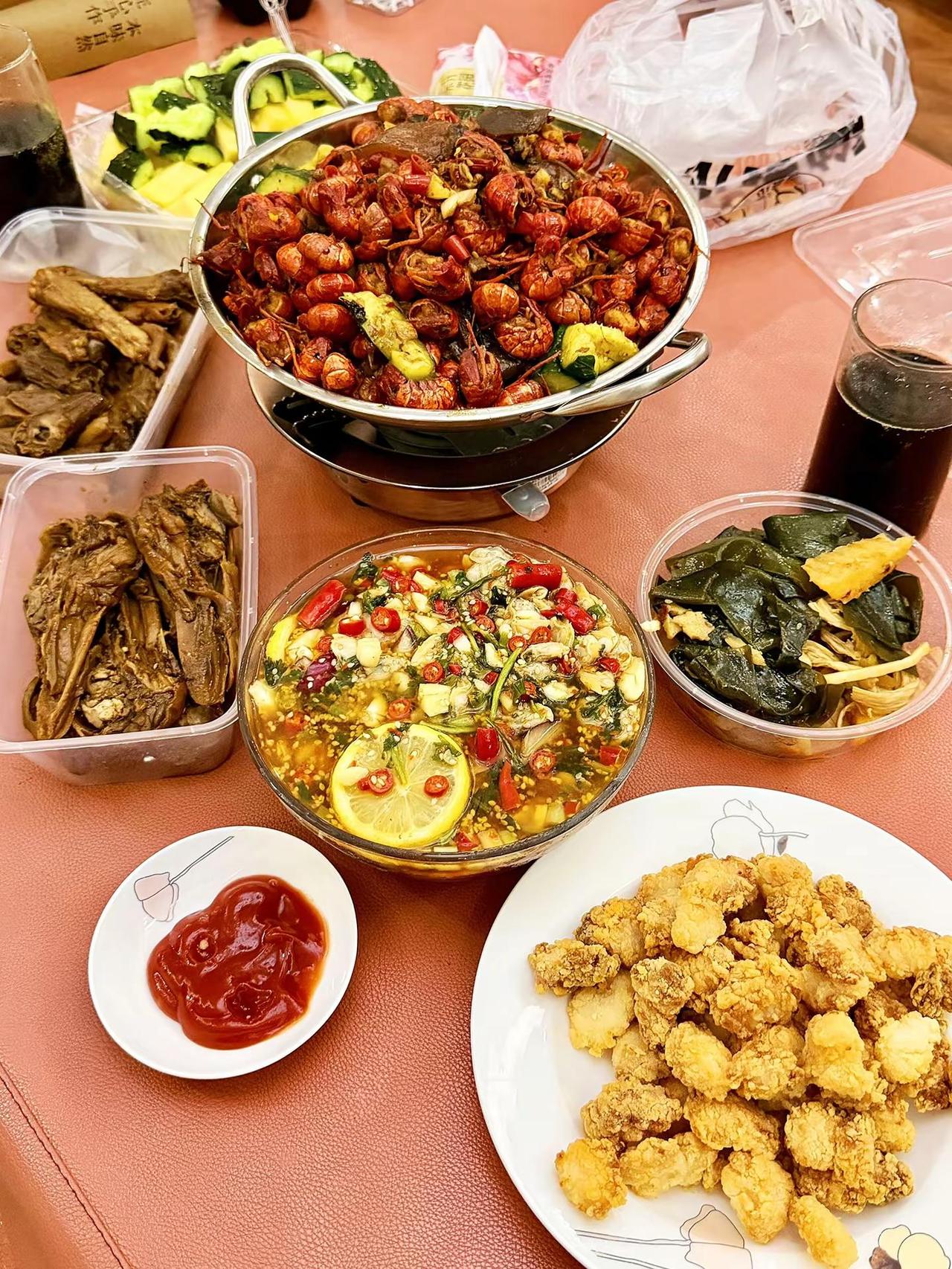 别人问我你会做饭吗，我会说我只会煮泡面🍜。但如果你问我，我会说你要吃什么 做菜
