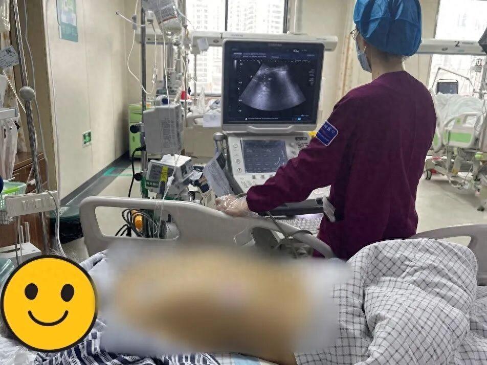 两个八十多岁的老人，因为楼道里养的几只鸡，双双进了ICU。
这件事里最值得说的不