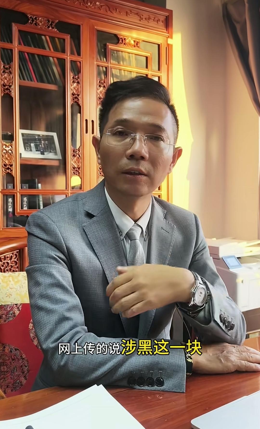 长治狗咬人一案，我迟迟没有写评论，因为从网上看到的信息，就像是在剥洋葱，看到最里