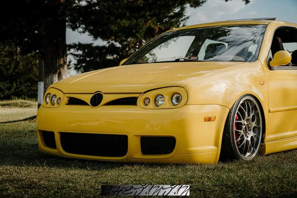 黄色战车。T H E  L E Y E N D 20th  . GTI...