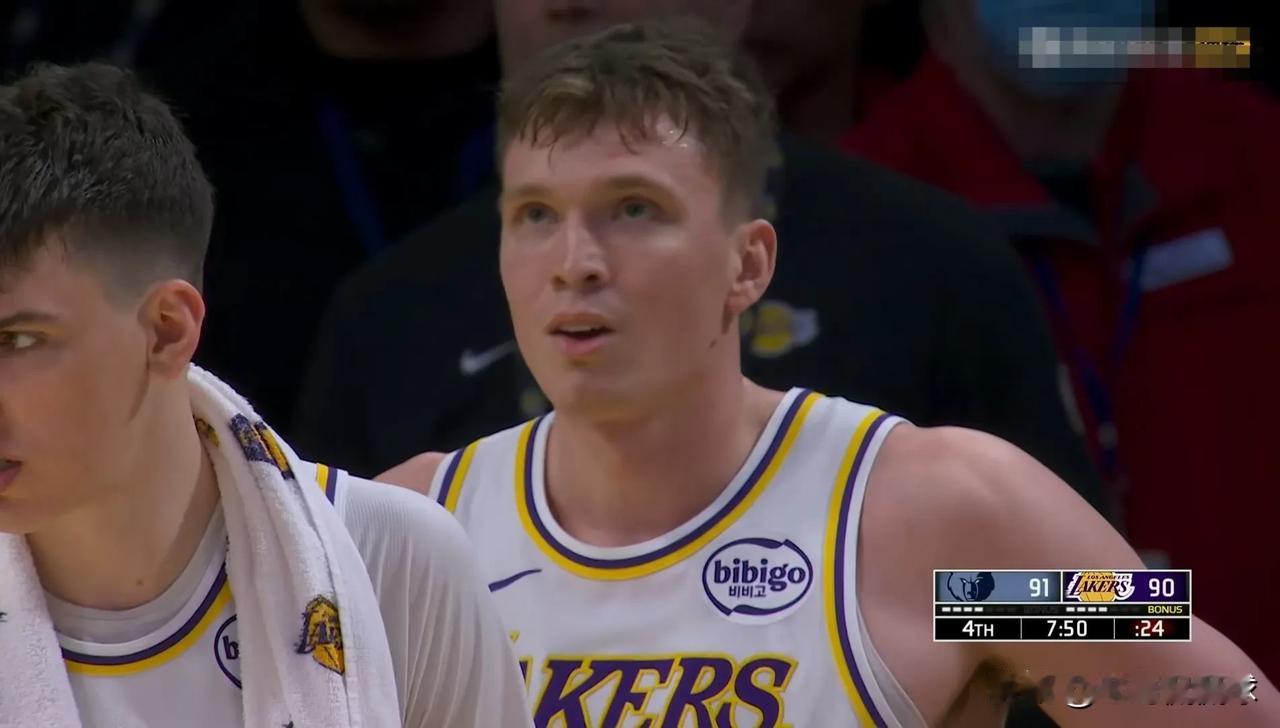 湖人小将克内克特真是烂泥扶不上墙！在今天湖人主场以120:114击败灰熊的比赛中