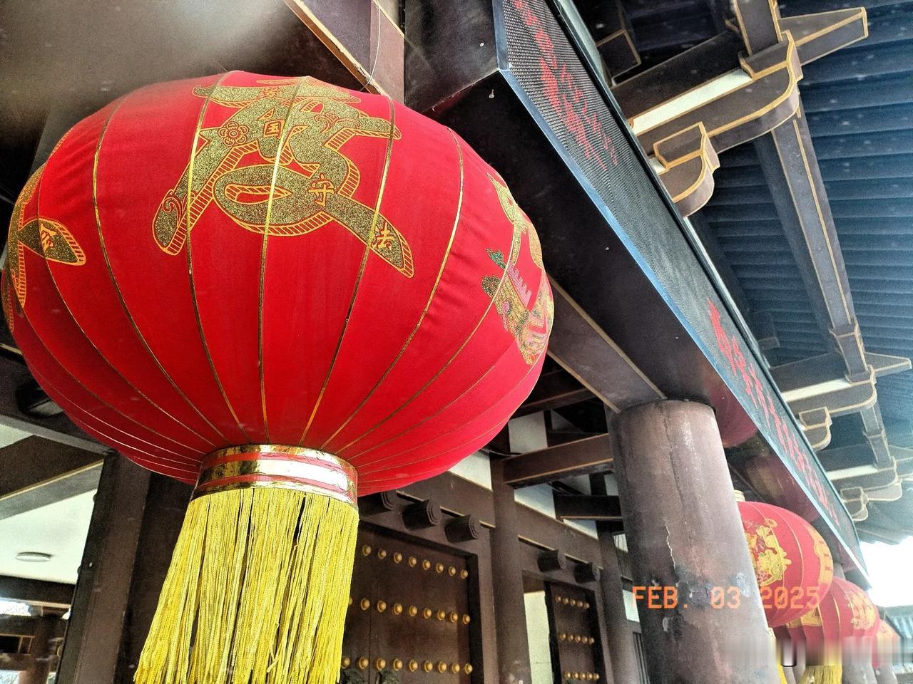 锣鼓喧天迎蛇年。
