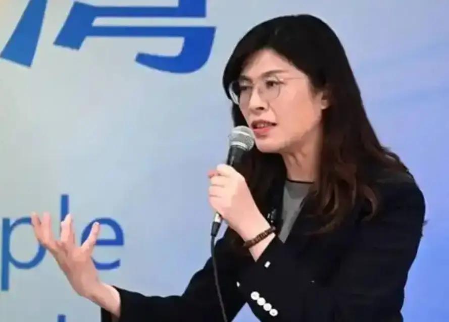 柯文哲最近又在给2028年选举铺路。
 
他先去拜访民进党团，与柯建铭单独聊了十