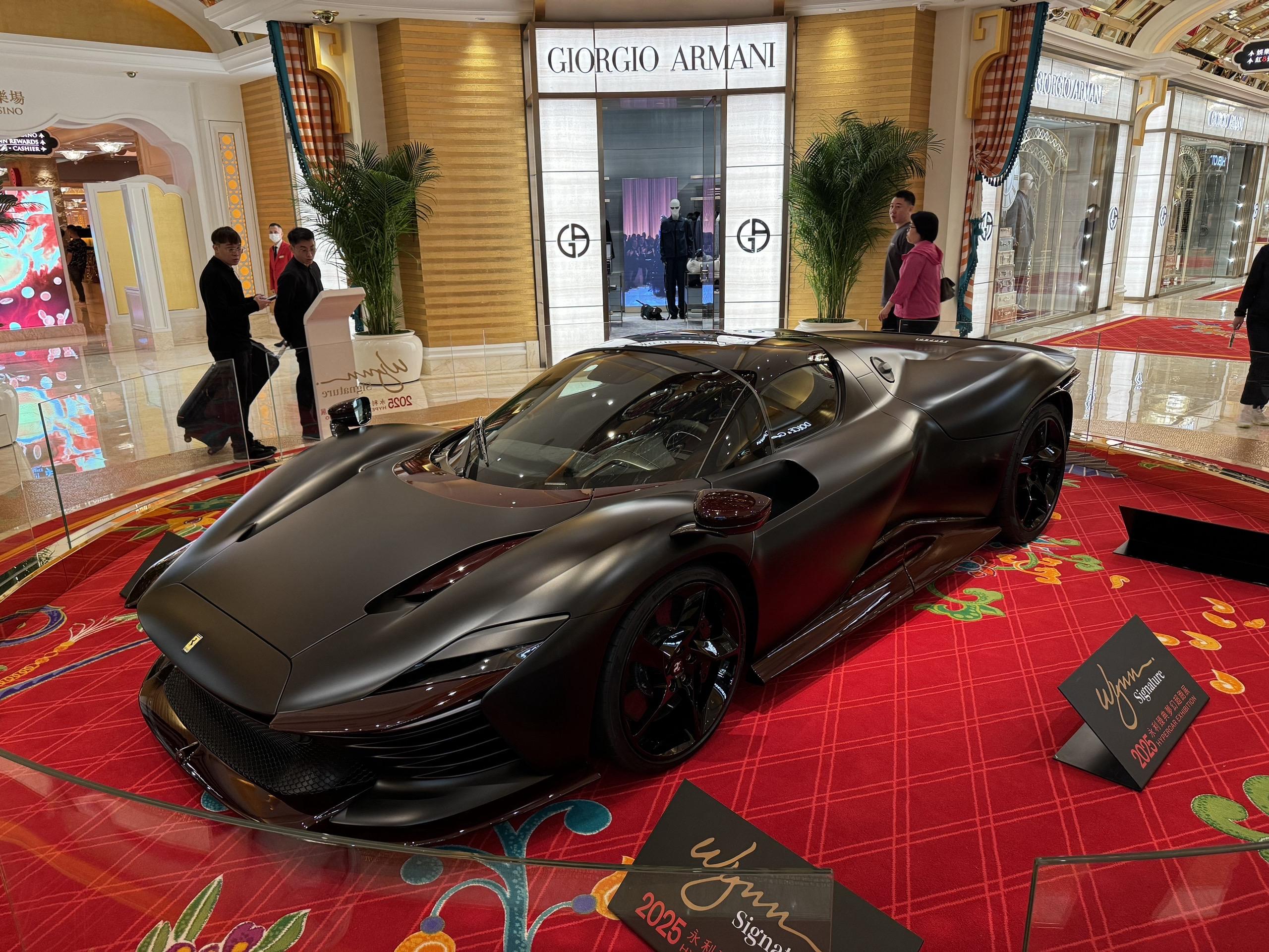 俯冲的外星飞船。别具一格的哑光黑红碳，SP3实车真的很讨喜