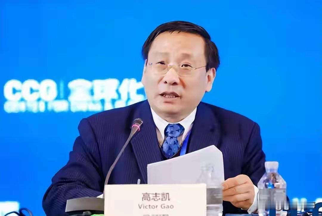 有没有发现这两位老师讲话特别接地气，内容鲜明、风格犀利，经常能引起普通老百姓的共