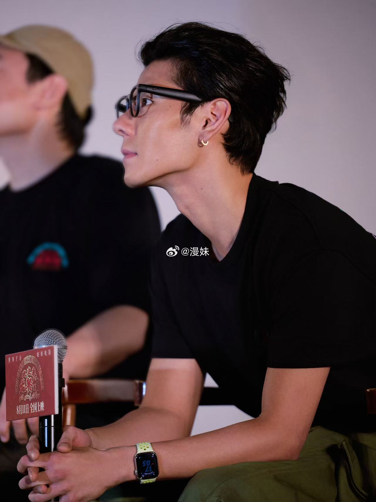 蒋奇明真的是天才演员 沈腾的夸奖应该让更多人注意到蒋奇明了。龙餐馆里的表现确实值