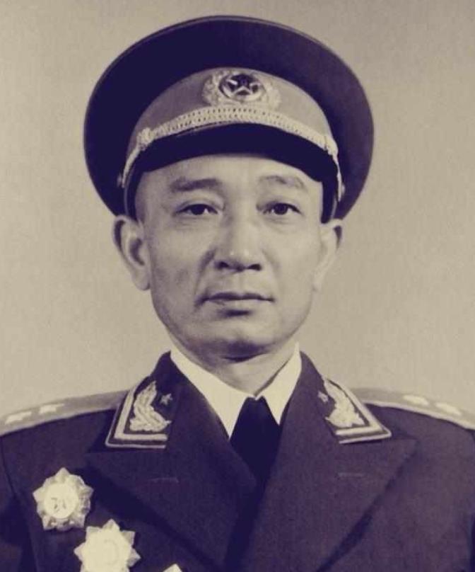 1949年，22军军长孙继先的女儿在门口玩耍，一个男人突然跑了过来，一把抱起了孙