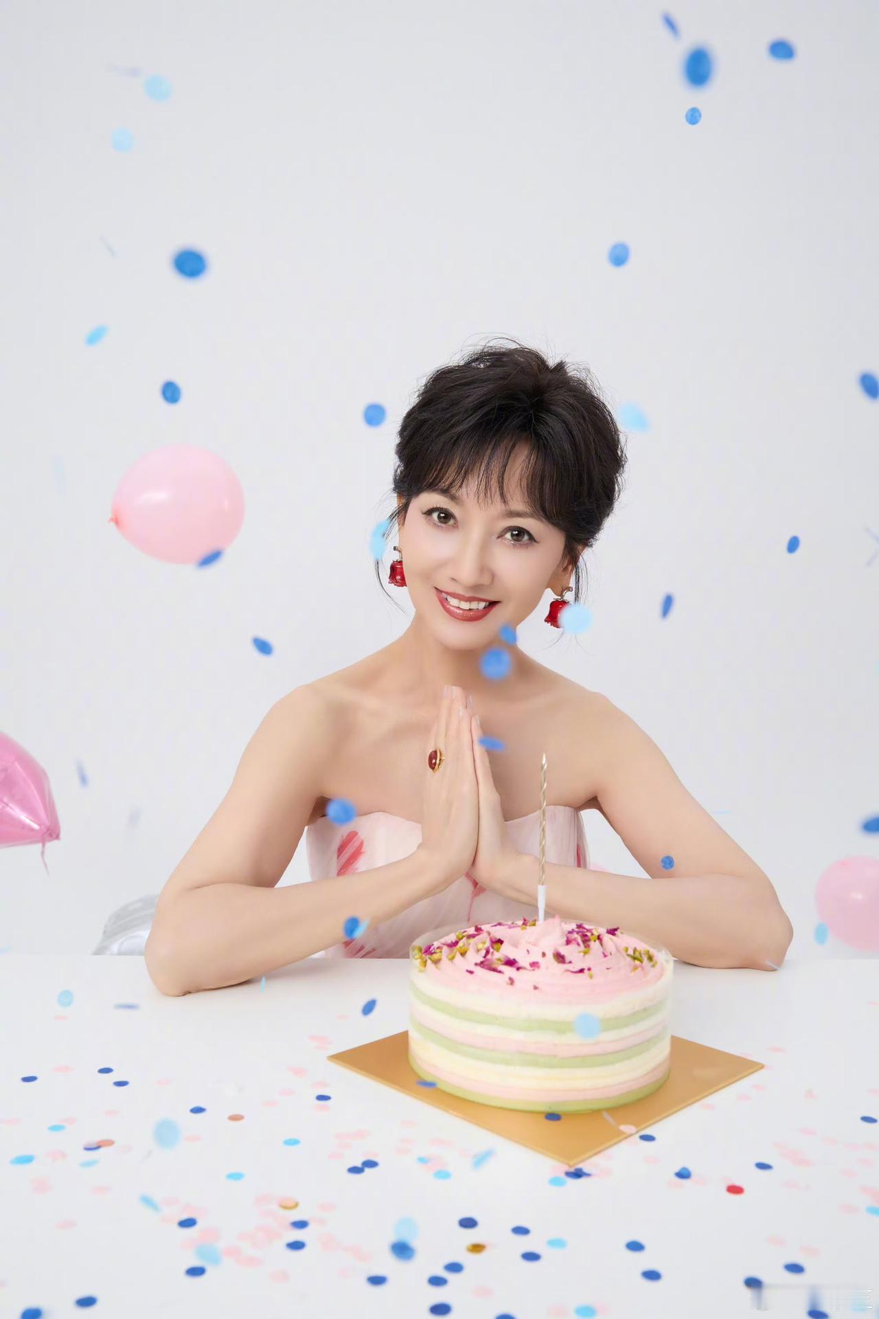 今天是不老女神赵雅芝72岁生日！赵雅芝的生日就是11月15日，她于1953年的这