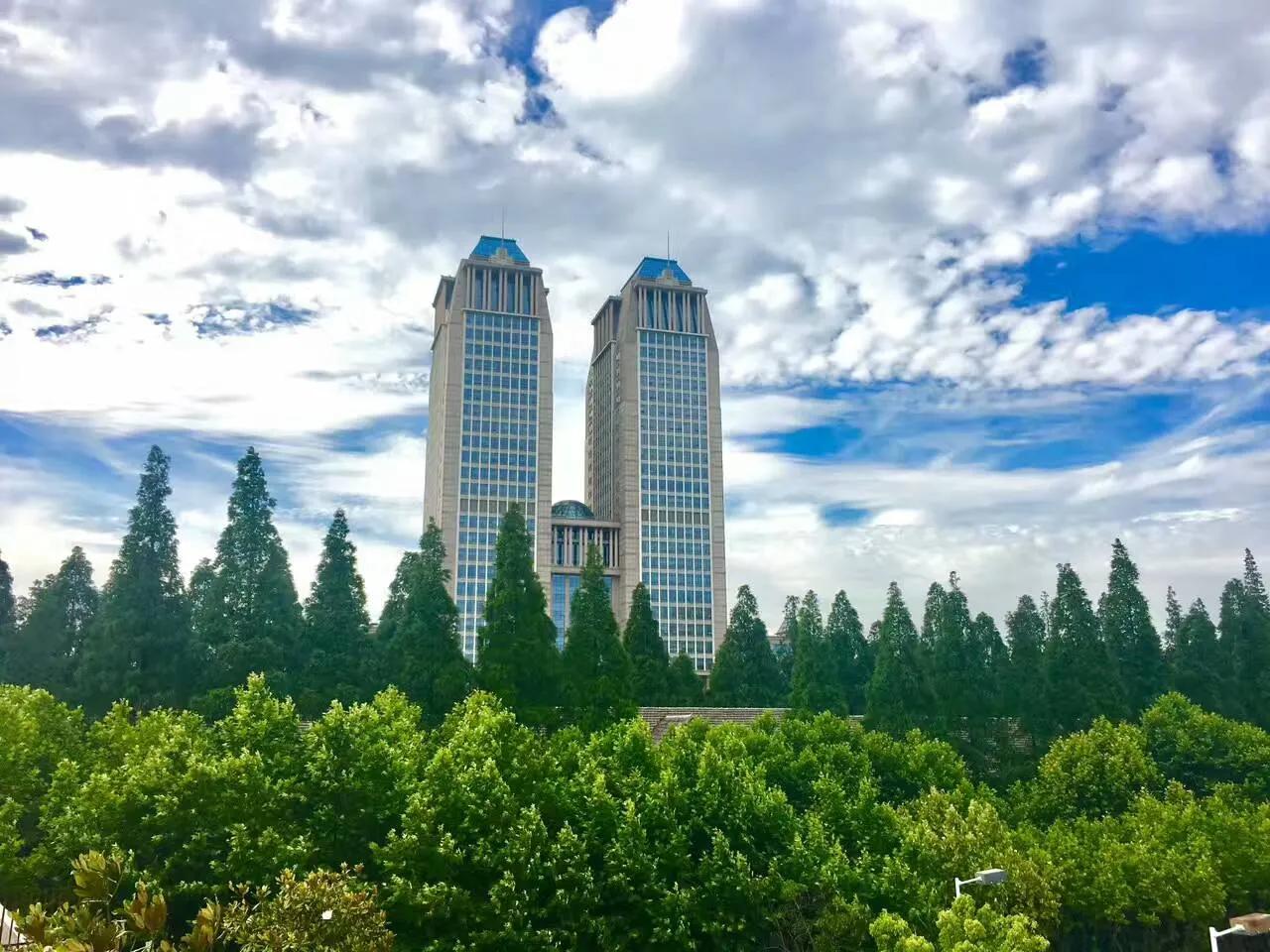 解密张维为的复旦大学中国研究院
    这几年非常引人关注和讨论的复旦大学中国研