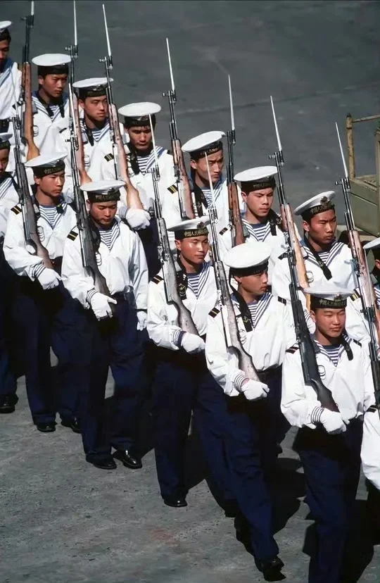 1989年5月19日，美军访问上海 ​
