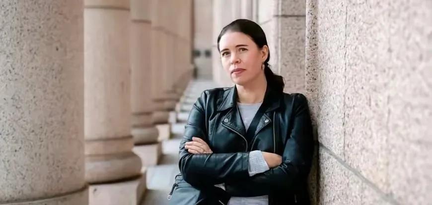 “一个年轻女孩需要钱，正在冒险”：登报招嫖的16岁少女，怎么摇身一变成了芬兰国会