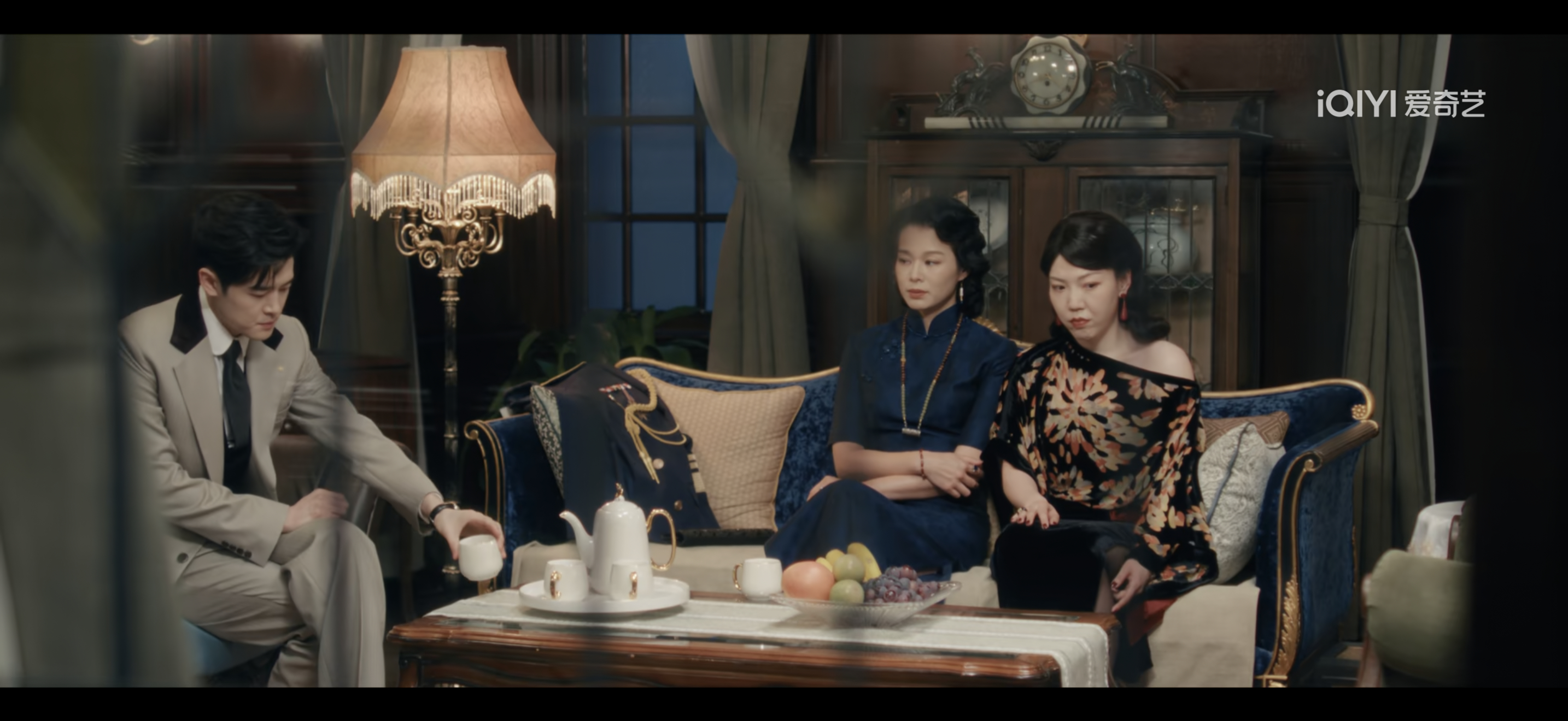 吴莫愁在这一秒火锅里演胡杏儿的女儿，两个人看着有点一样大