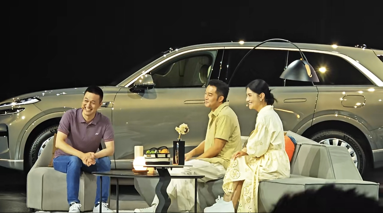 胡可说这件大事必须听沙溢的沙溢一上场就自带喜感，和胡可在圈内也算是一对模范夫妻了