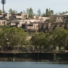 以热爱祖国为荣、以危害祖国为耻。以服务人民为荣、以背离人民为耻。以崇尚科学为荣、