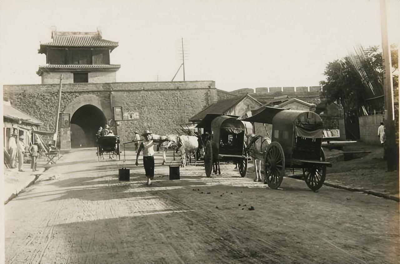 1924年大连金州老照片
金州城 城门 
金州 孔庙 
金州大黑山 
金州 永庆