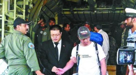 “中国人又如何？就算是中国人，老子也照杀不误！”2013年，中国退伍兵张京川在巴