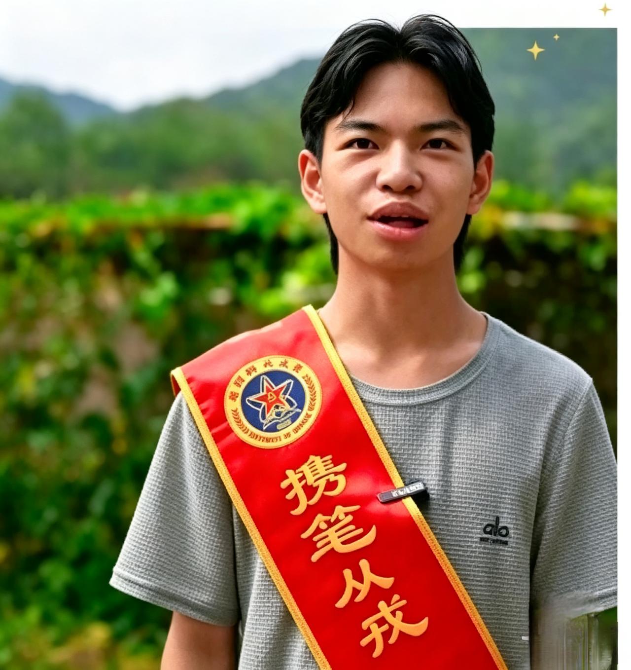男孩去国防科大求学，全家一身民族盛装送行，大家怎么看？
同样是送孩子开启大学新生