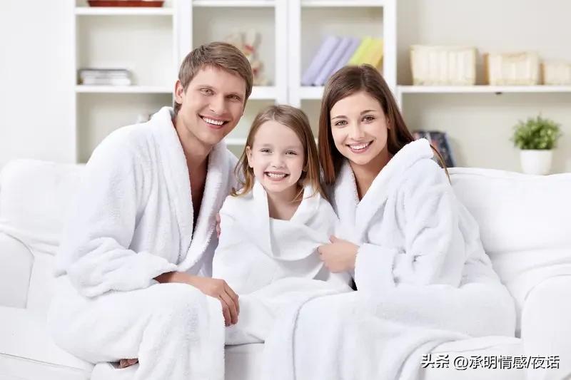 金钱能买来安稳，但买不到心安。它决定了你生活的底线，却决定不了快乐的上限。

兜